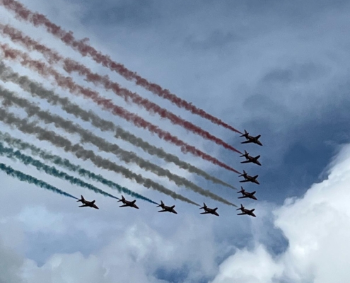 Red arrows F1